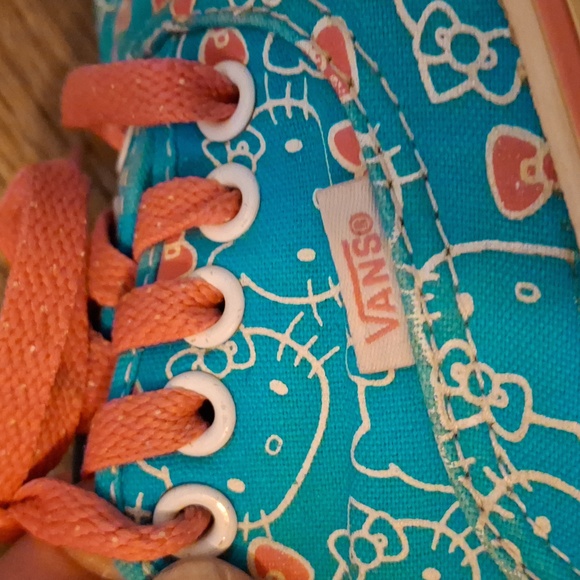 Vans x Hello Kitty Collection Authentic Lo Pro Hello Kitty Vans. - Picture 11 of 13